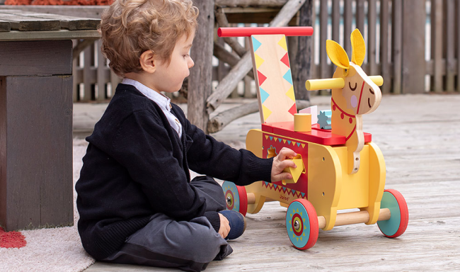 Jeździk i pchacz 2 w 1 z sorterem kształtów Janod - Lama