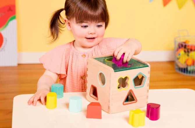 Drewniana kostka - sorter kształtów i kolorów B. Toys