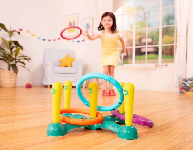 Zestaw do gry w rzucanie obręczami do celu B. Toys - Sling-a-Ring Toss