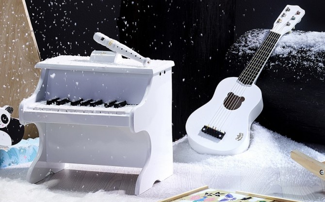 Pianino dla dzieci z nutami Vilac - białe