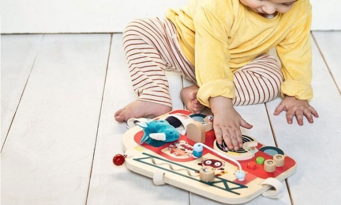 Drewniana tablica manipulacyjna Wóz strażacki Lilliputiens - Nosorożec Marius