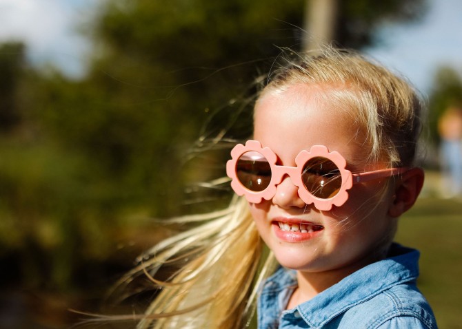 Okularki przeciwsłoneczne z polaryzacją Blue Series Babiators od 3 do 5 lat - Flower Child