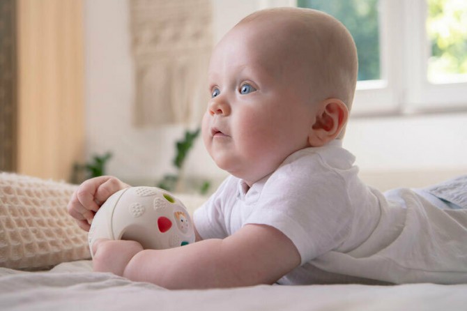 Sensoryczna piłka Żyrafa Sophie Vulli So’pure