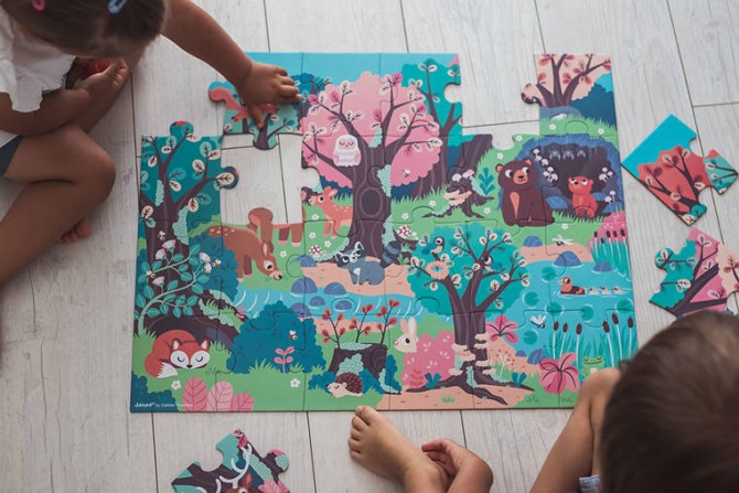 Świecące puzzle z mini-lampką UV Janod - Las 24 elementy 3+