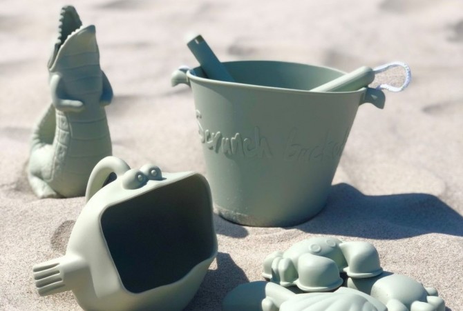 Zabawki silikonowe Scrunch wiaderko, podbierak, konewka, foremki