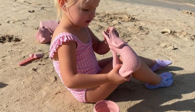 Silikonowa Konewka Krokodyl Scrunch - Pudrowy Róż