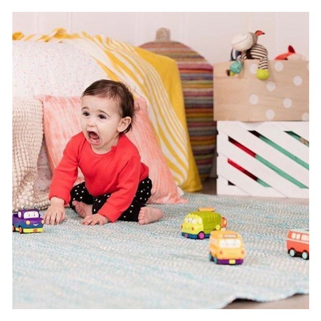 Trzy miękkie autka B. Toys - Wheeeels Mini z busem