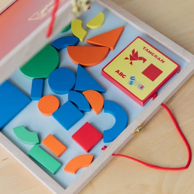 Drewniane magnesy Djeco układanka w walizce - Geoform