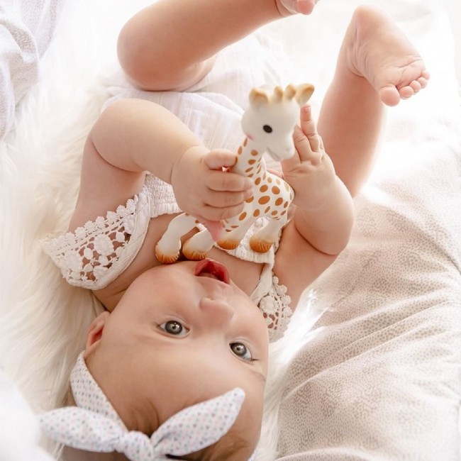 Zestaw Żyrafa Sophie i gryzak w kolorze kości słoniowej Vulli