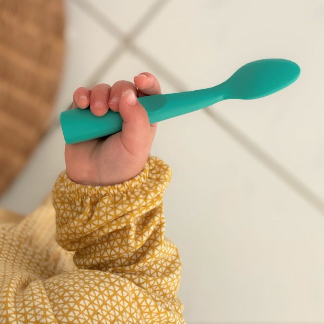 Łyżeczka silikonowa do nauki samodzielnego jedzenia Minikoioi - zielona