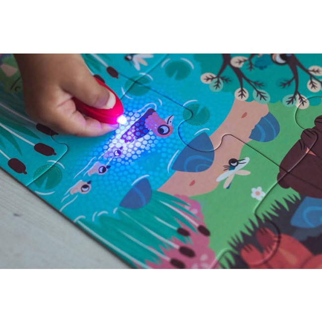 Świecące puzzle z mini-lampką UV Janod - Las 24 elementy 3+
