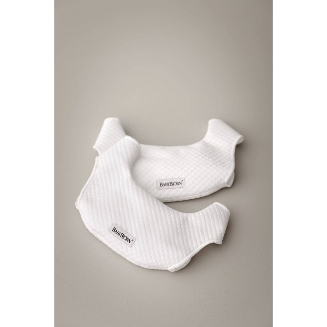 Śliniaczek do nosidełka BABYBJORN Harmony - biały