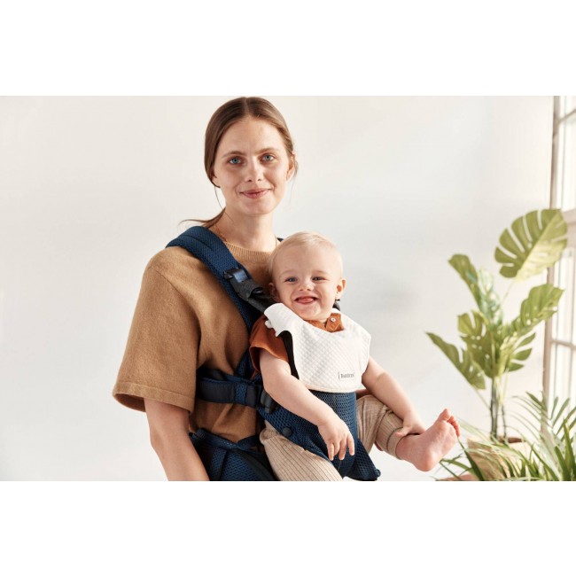 Śliniaczek do nosidełka BABYBJORN Harmony - biały