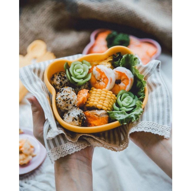 Silikonowa miseczka z przyssawką i pokrywką Miś We Might Be Tiny - Yellow