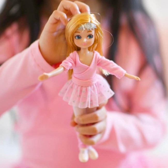 Lalka Lottie - Ballerina