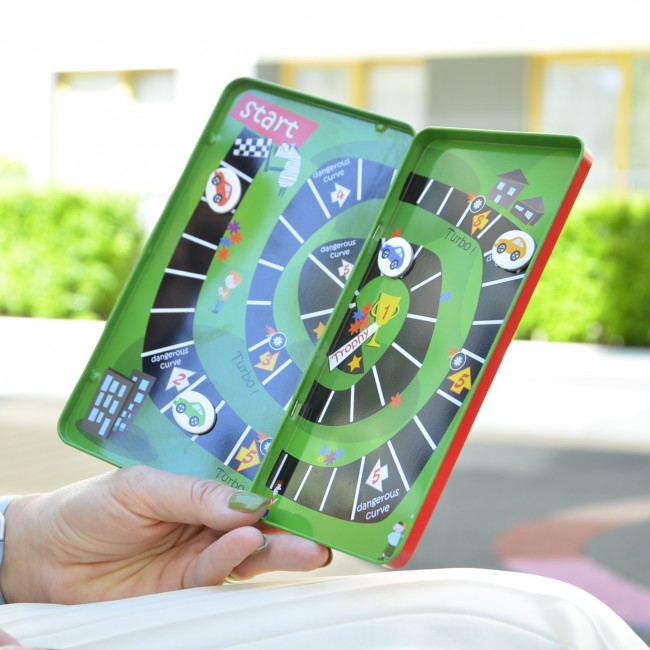 Podróżna gra magnetyczna The Purple Cow - Wyścigi samochodowe