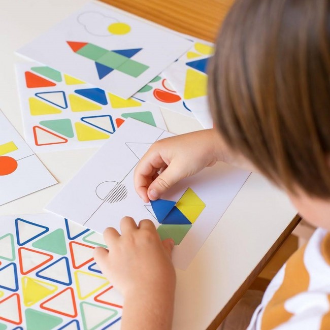 Zestaw z naklejkami geometrycznymi Apli Kids - Pojazdy