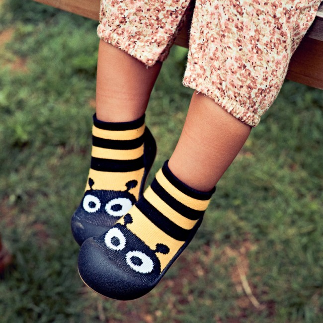 Oddychające antypoślizgowe buciki Attipas - Bee Yellow M