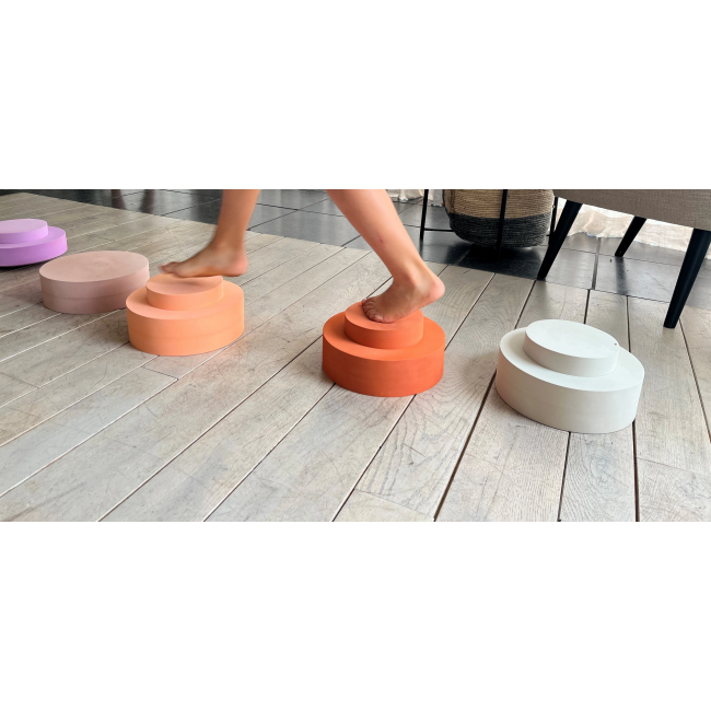 Zabawka ruchowa Moes - Rainbow Chair Earth