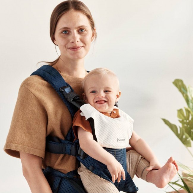 Śliniaczek do nosidełka BABYBJORN Harmony - biały