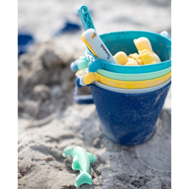 Zestaw zabawek do piasku Scrunch z konewką - Błękitny