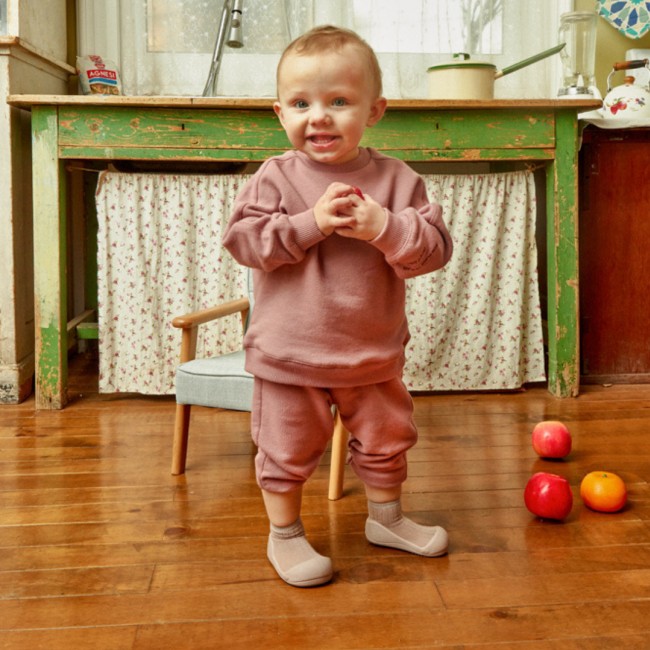 Oddychające antypoślizgowe buciki Attipas - Pallet White Chocolate M