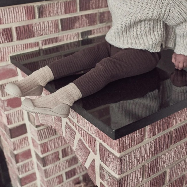 Oddychające antypoślizgowe buciki Attipas - Pallet White Chocolate M