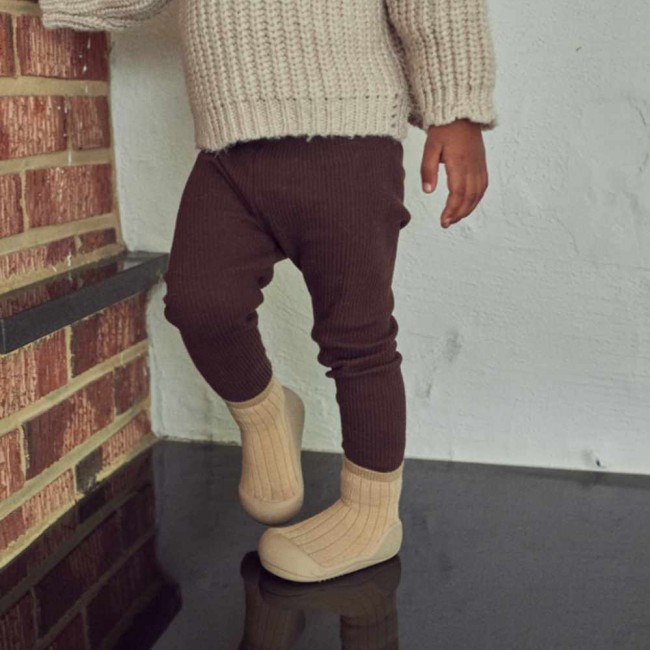 Oddychające antypoślizgowe buciki Attipas - Pallet White Chocolate M