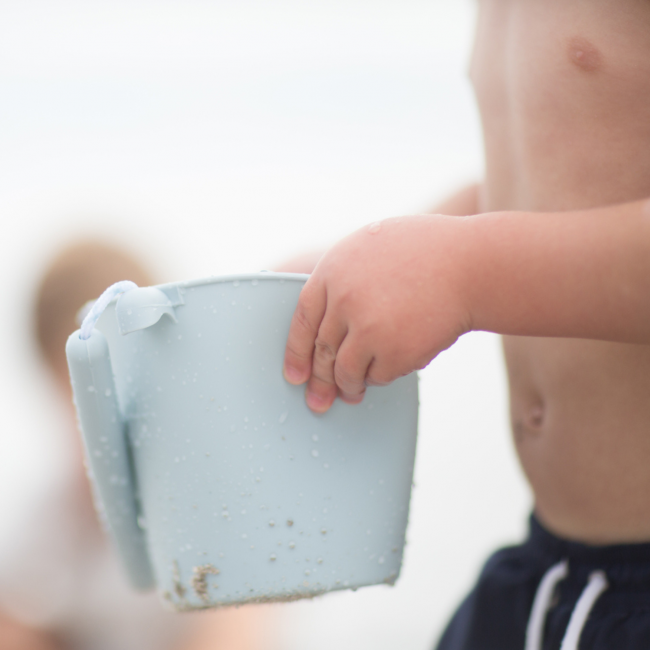 Składane wiaderko do wody i piasku Scrunch Bucket - Błękitny