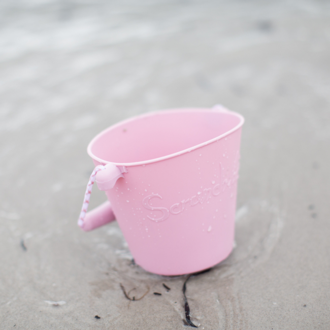 Składane wiaderko do wody i piasku Scrunch Bucket - Pudrowy Róż