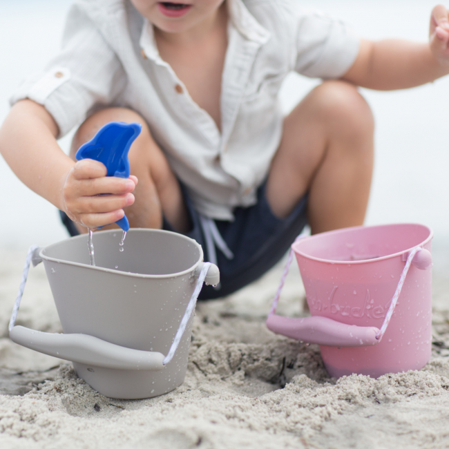 Składane wiaderko do wody i piasku Scrunch Bucket - Pudrowy Róż