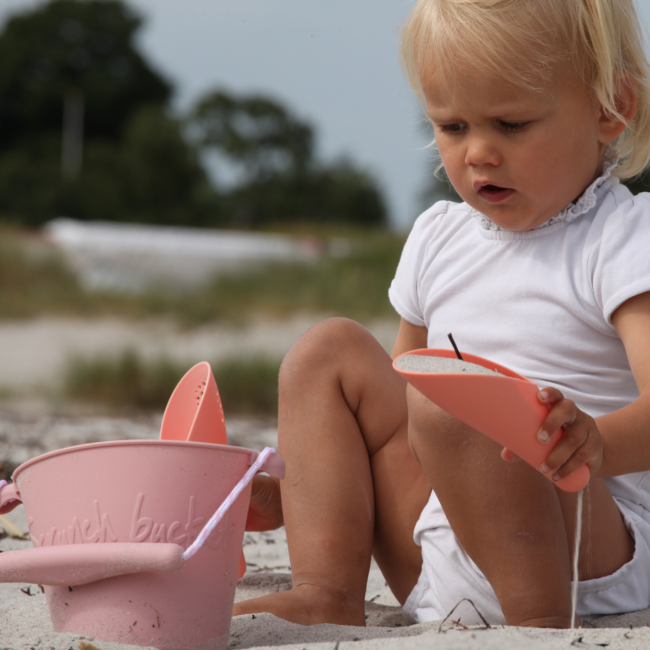 Składane wiaderko do wody i piasku Scrunch Bucket - Pudrowy Róż