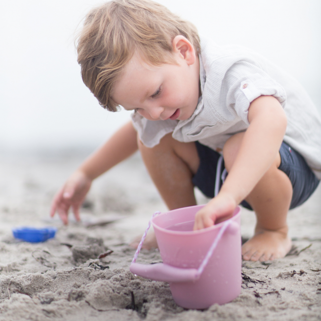 Składane wiaderko do wody i piasku Scrunch Bucket - Pudrowy Róż