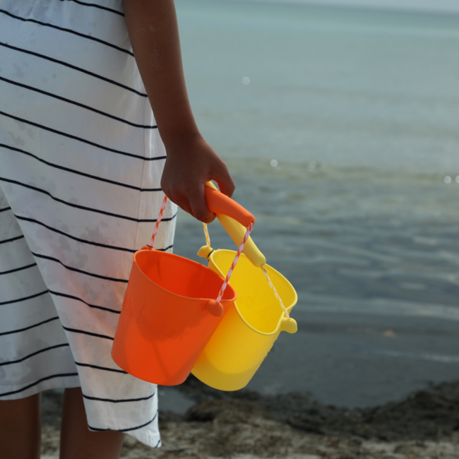 Składane wiaderko do wody i piasku Scrunch Bucket - Pastelowy Żółty