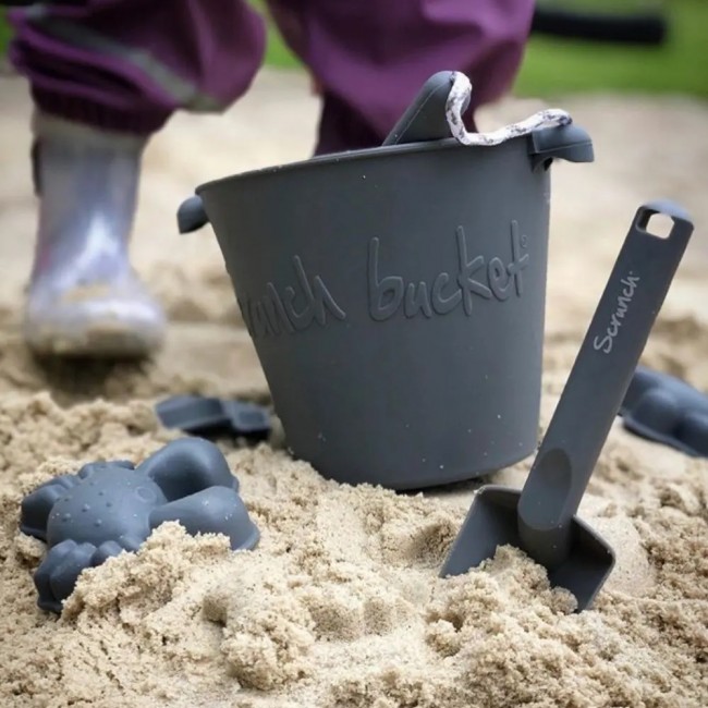 Składane wiaderko do wody i piasku Scrunch Bucket - Ciemny Zielony