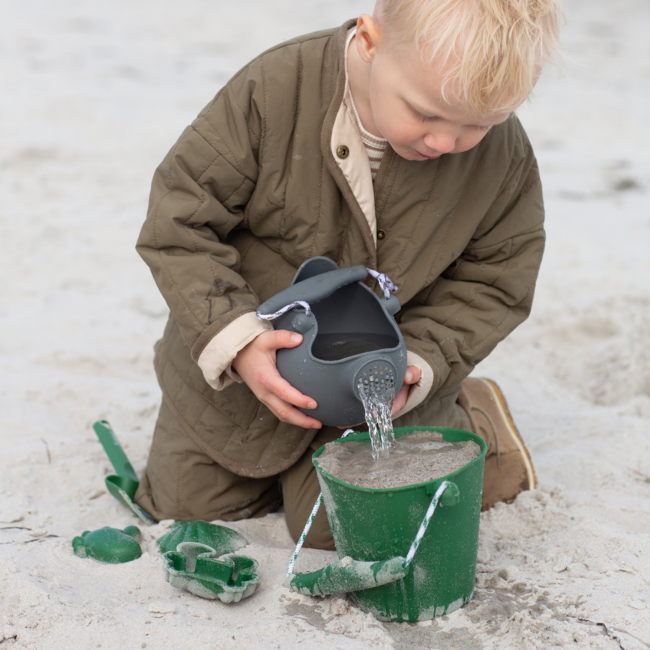 Składane wiaderko do wody i piasku Scrunch Bucket - Ciemny Zielony