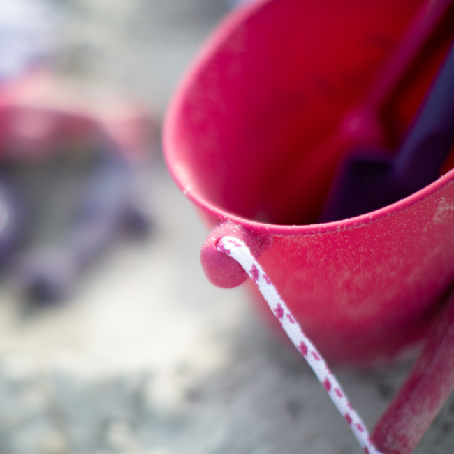 Składane wiaderko do wody i piasku Scrunch Bucket - Purpurowy