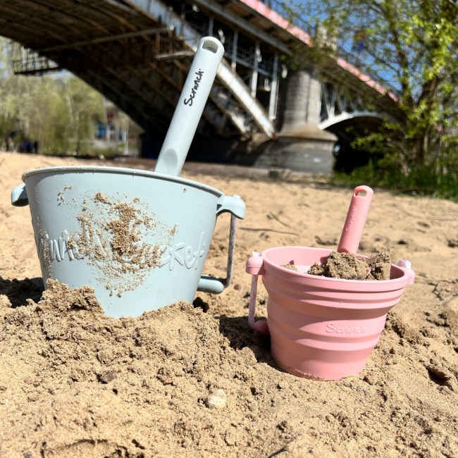 Składane wiaderko do wody i piasku Scrunch Bucket - Błękitny