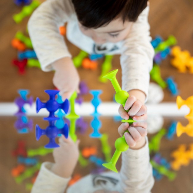 Klocki Przyssawki Squigz Delux 44 elementy Fat Brain Toys