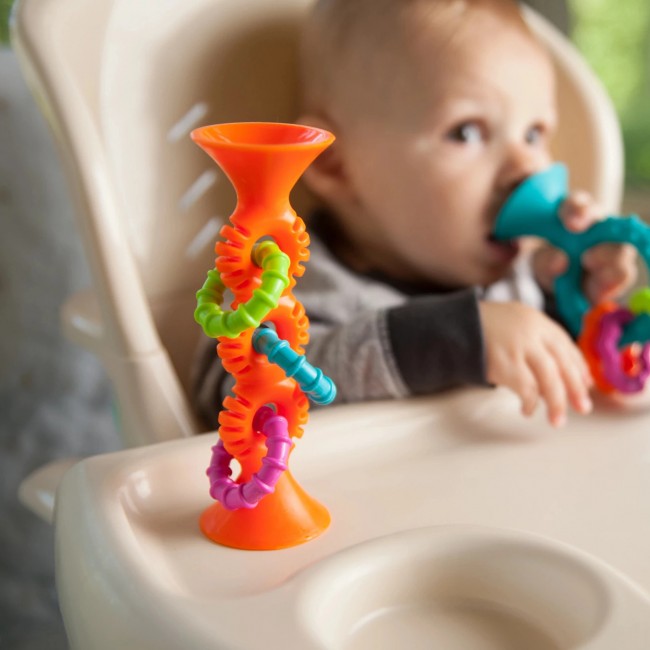 Grzechotka Przyssawka Pip Squigz Loops Fat Brain Toys - Bobo Orange