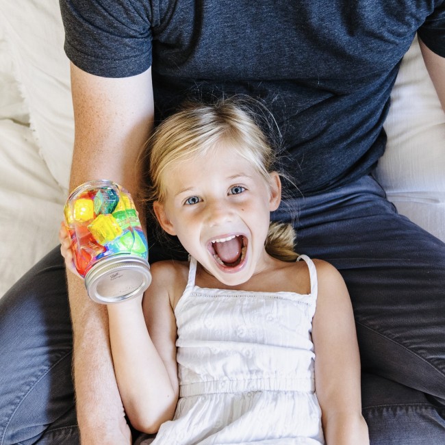 Kostki sensoryczne świecące w wodzie Party Pal Glo Pals - wielokolorowe