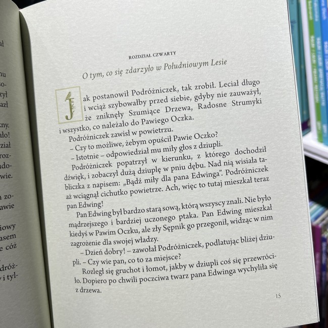 Książka "Podróżniczek. O małym ptaszku, który rozprawił się z wielkimi kłamstwami." Wydawnictwo Lemoniada