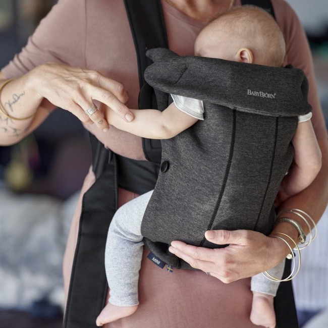 Nosidełko BABYBJORN MINI 3D Jersey - Szaroczarny