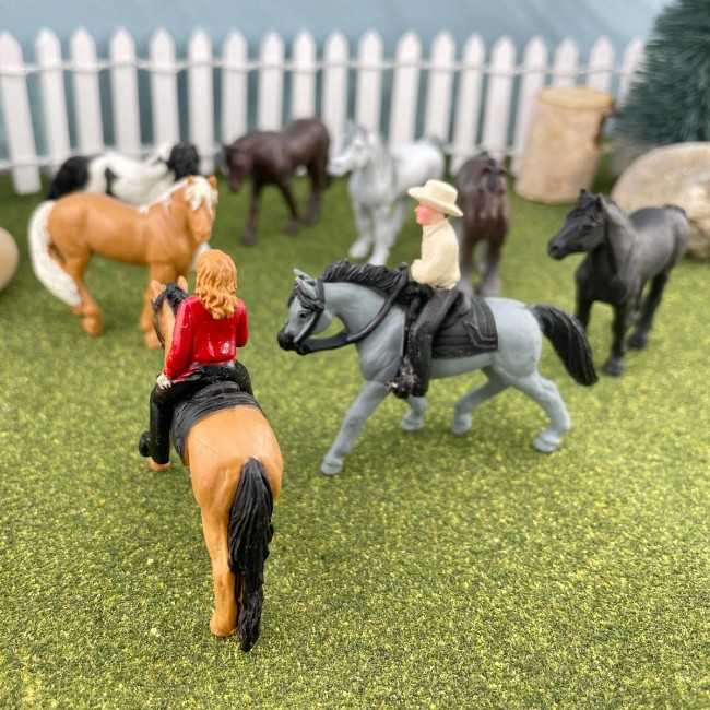 Zestaw Figurek w Tubie TOOB Safari Ltd. - Konie z Jeźdźcami