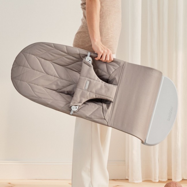 Leżaczek BABYBJORN BLISS WOVEN Petal Quilt - Piaskowy Szary