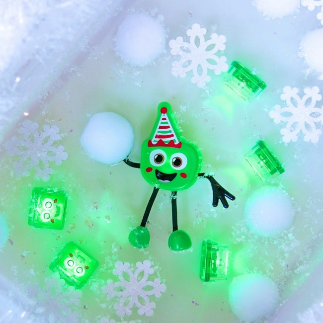 Postać do kąpieli edycja świąteczna Glo Pals - zestaw z dwiema kostkami sensorycznymi świecącymi w wodzie