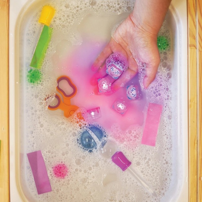 Kostki sensoryczne świecące w wodzie Abby Glo Pals - różowe/fioletowe