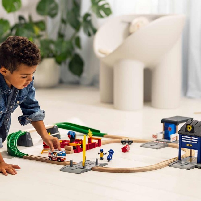 Zestaw Kolejki Deluxe BRIO World - Straż Pożarna i Policja
