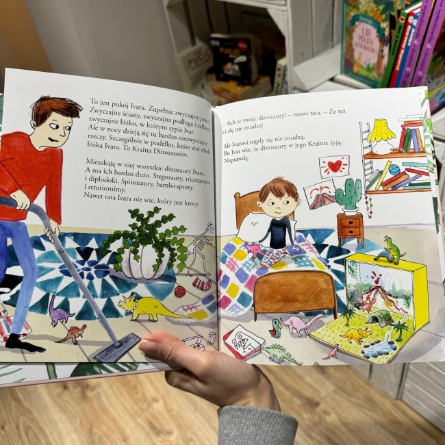 Książka "Ivar zaprzyjaźnia się z tyranozaurem" wydawnictwo Czarna Owca