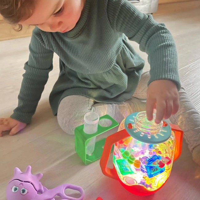 Słoik sensoryczny do napełnienia wodą Glo Pals - czerwony